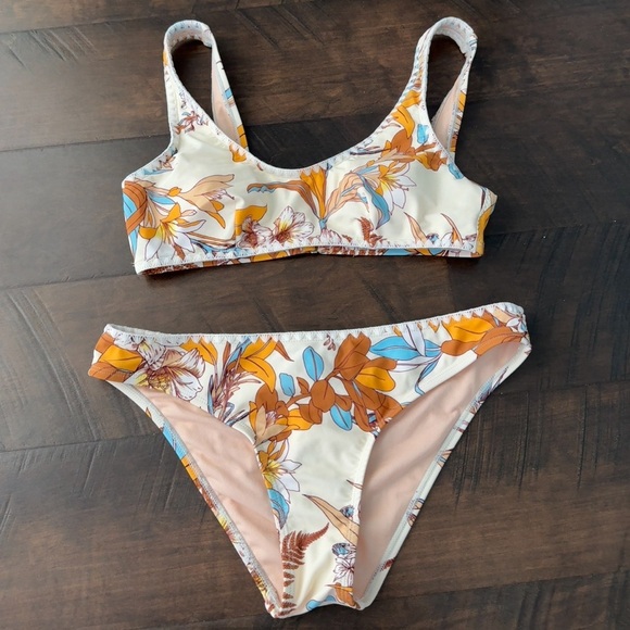 Bikini Set - Picture 2 of 16